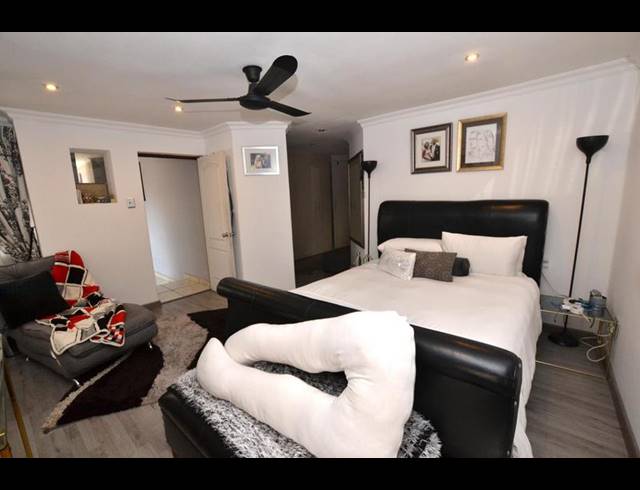 6 BEDROOM HOUSE FOR SALE IN HEUWELOORD